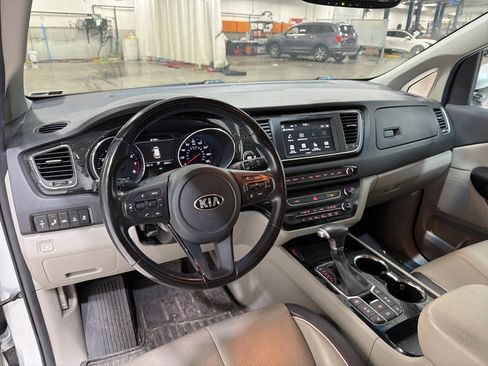 Used 2019 Kia Sedona SX image 13