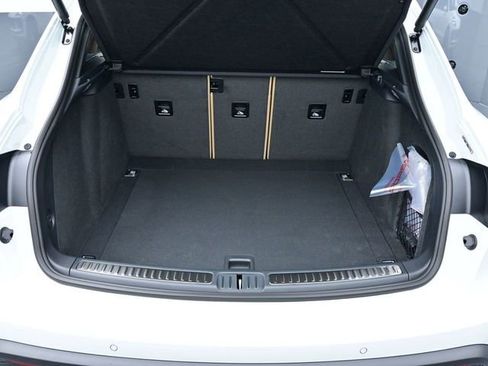 New 2026 Porsche Macan image 11