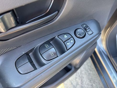 Used 2020 Nissan Kicks S FWD image 16