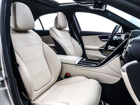 Used 2023 Mercedes-Benz C 300 Sedan image 7