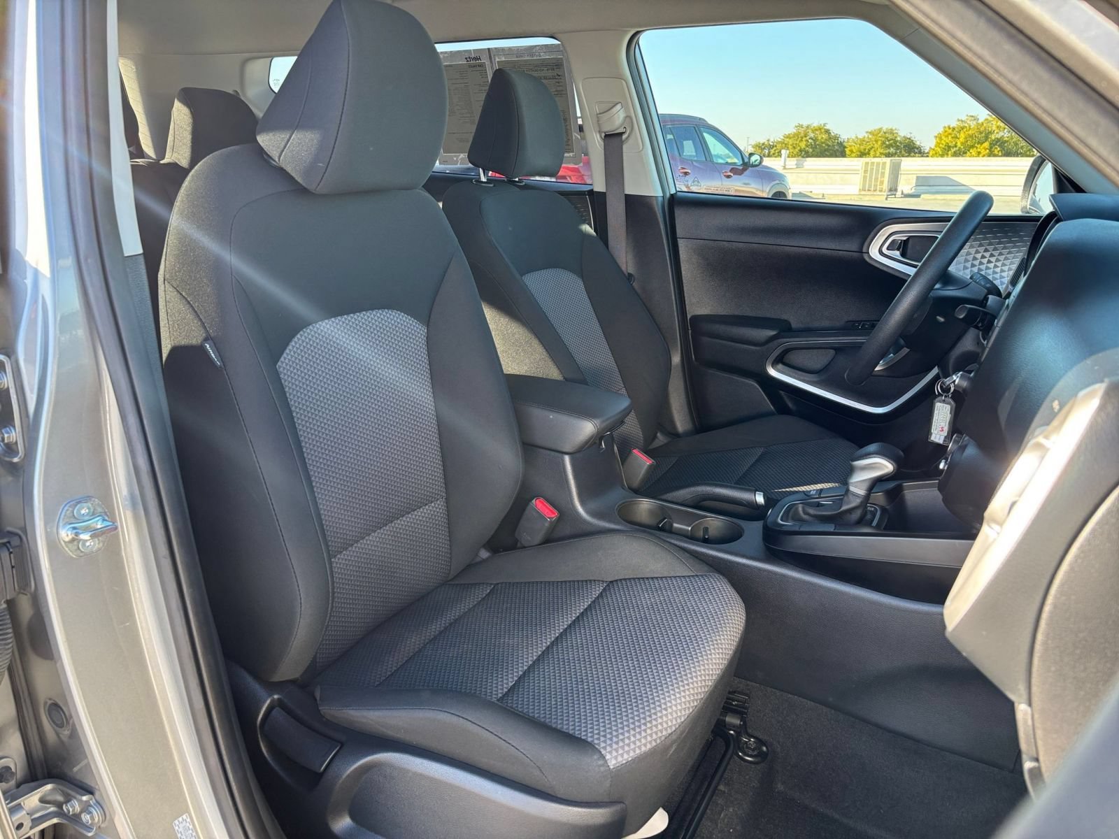 Used 2025 Kia Soul LX w/ LX Technology Package FWD image 33