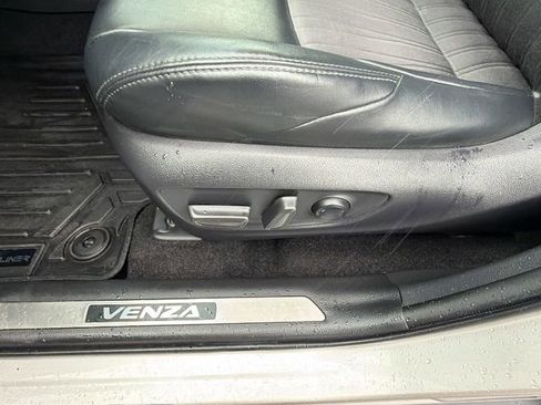 Used 2021 Toyota Venza XLE w/ Carpet Mat Package (TMS) image 21