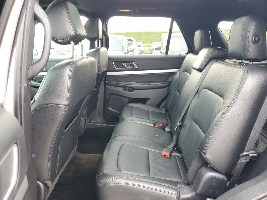 Used 2017 Ford Explorer XLT w/ Equipment Group 202A AWD/4WD image 15