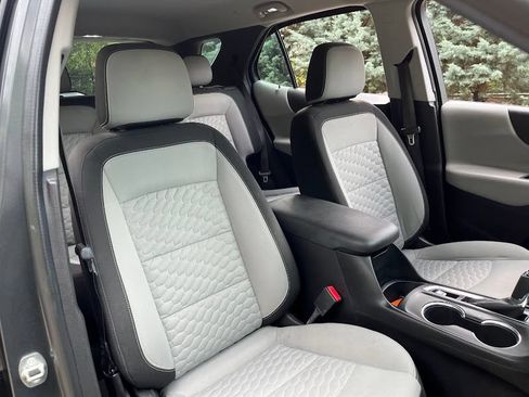 Used 2018 Chevrolet Equinox LS AWD/4WD image 37