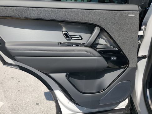 Used 2024 Land Rover Range Rover Sport SE image 27