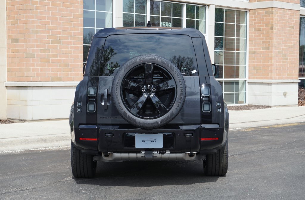 Used 2026 Land Rover Defender 130 X-Dynamic SE AWD/4WD image 5
