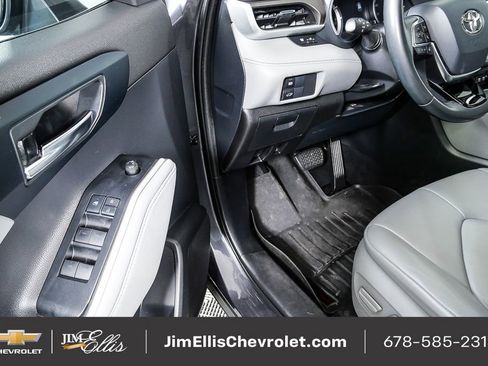 Used 2020 Toyota Highlander XLE image 7