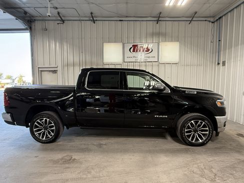 Used 2025 RAM 1500 Limited AWD/4WD image 2
