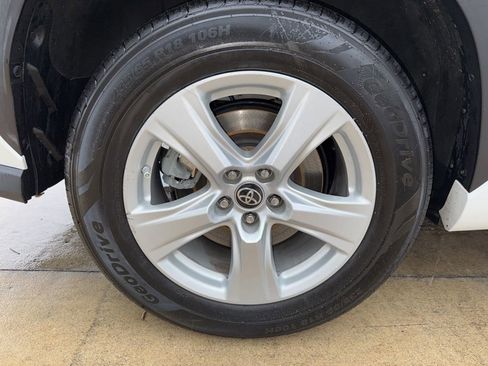 Used 2022 Toyota Highlander LE image 35