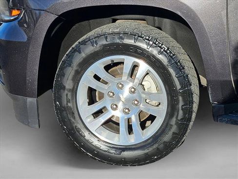 Used 2018 Chevrolet Suburban LT image 22