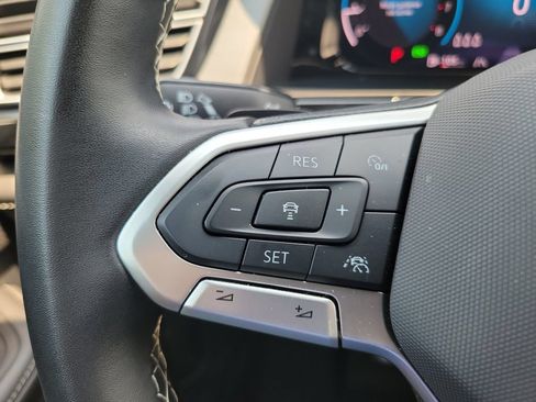 Used 2024 Volkswagen Atlas Cross Sport SE FWD image 33