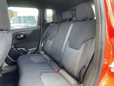 Used 2021 Jeep Renegade Latitude FWD image 13