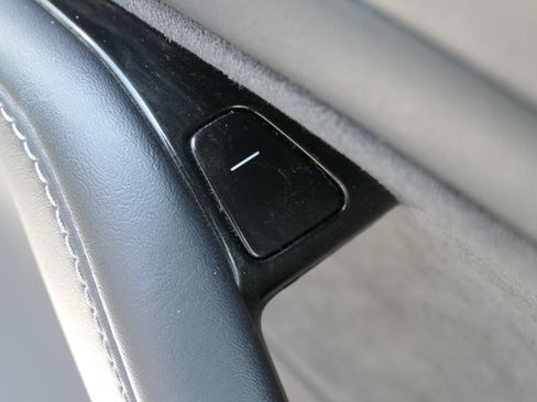 Used 2018 Tesla Model 3 Long Range RWD image 25