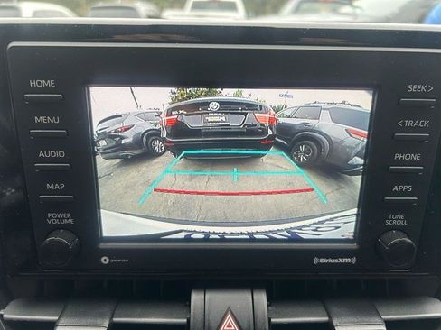 Used 2021 Toyota RAV4 LE AWD/4WD image 16