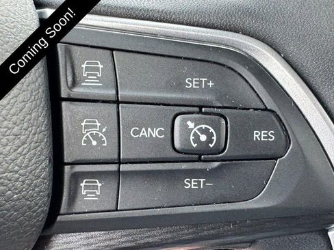 Used 2024 Jeep Grand Cherokee Altitude AWD/4WD image 19