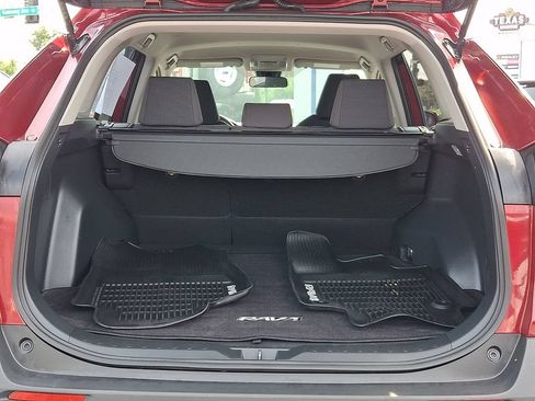 Used 2019 Toyota RAV4 LE AWD/4WD image 28