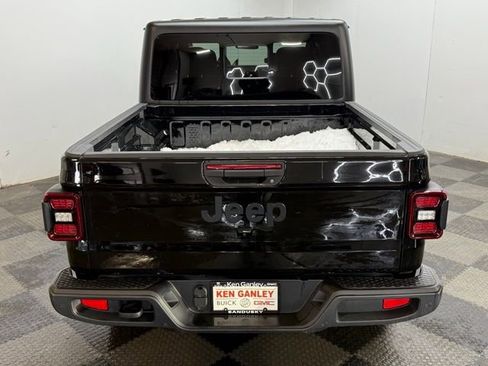 Used 2023 Jeep Gladiator Sport image 18