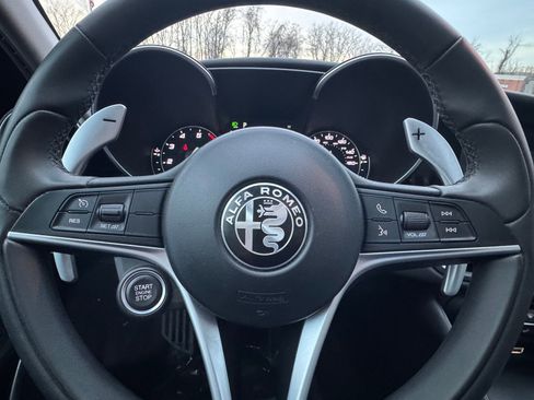 Used 2017 Alfa Romeo Giulia Ti w/ TI 19" Sport Package image 23