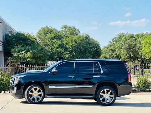 Used 2018 Cadillac Escalade 4WD image 5