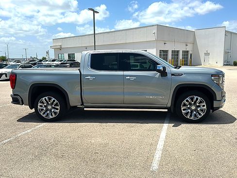 Used 2024 GMC Sierra 1500 Denali w/ Denali Reserve Package AWD/4WD image 9