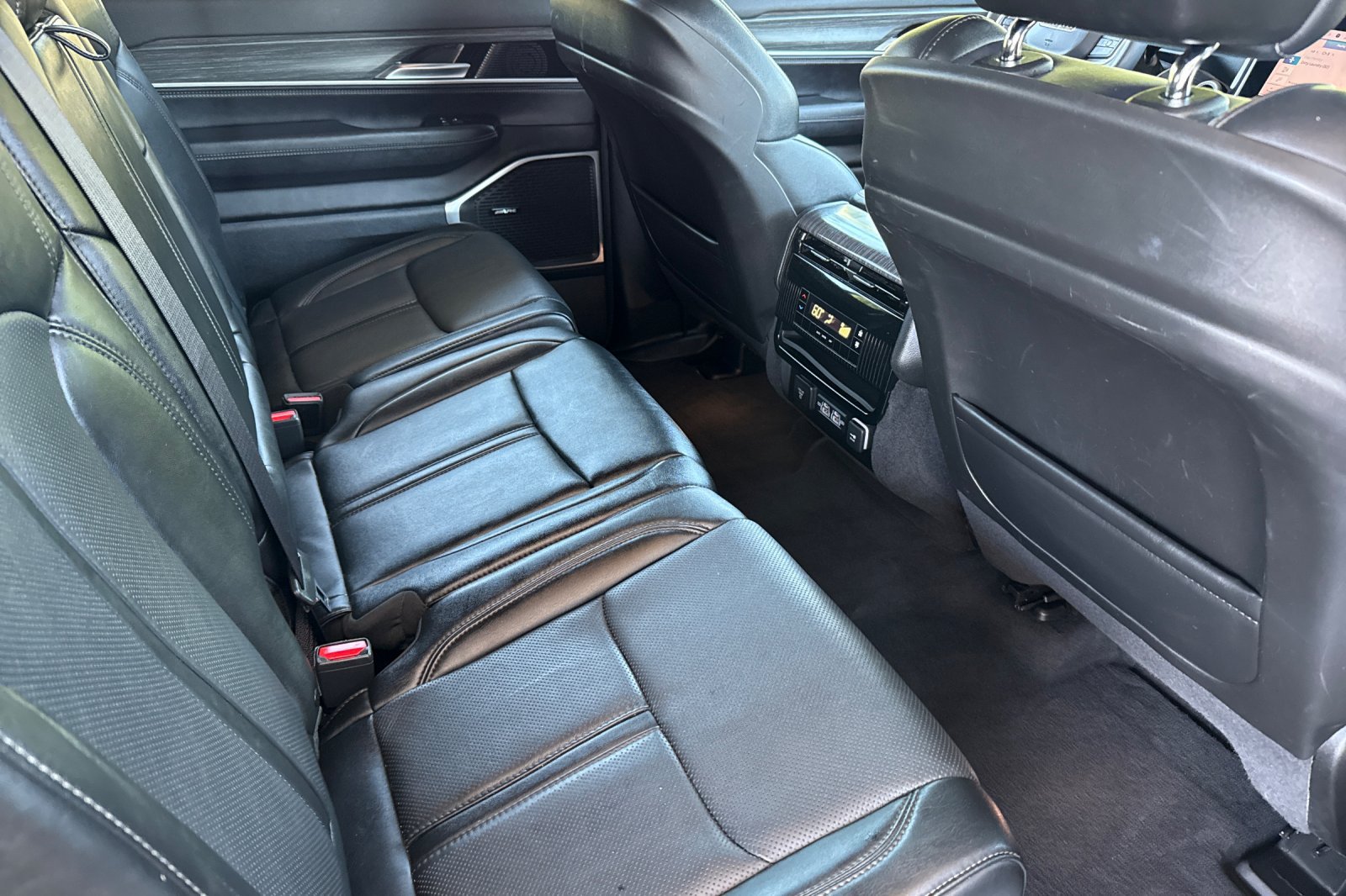 Used 2023 Jeep Wagoneer L Series II RWD image 24