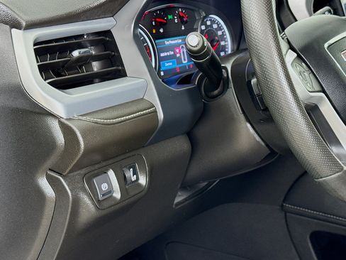Used 2023 GMC Acadia SLE w/ Driver Convenience Package FWD image 12