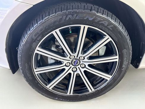 Used 2017 Volvo XC60 T6 Inscription w/ Preferred Option Package image 40