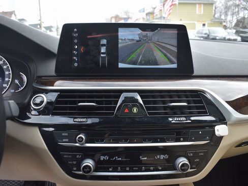 Used 2018 BMW 530e xDrive w/ Premium Package 2 image 18