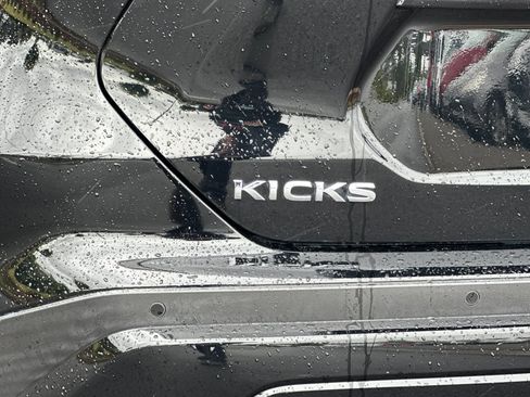 Used 2021 Nissan Kicks S FWD image 31