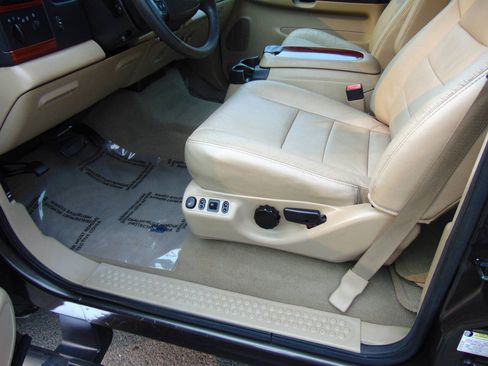 Used 2005 Ford F350 Lariat AWD/4WD image 4