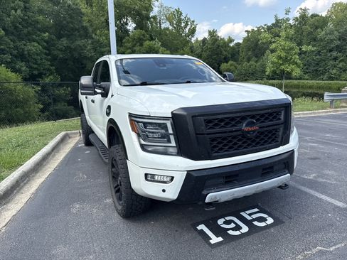 Used 2020 Nissan Titan PRO-4X w/ Pro-4x Convenience Package AWD/4WD image 3