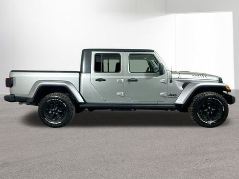 Used 2021 Jeep Gladiator Willys image 36