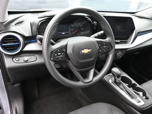 Used 2024 Chevrolet Trax LS FWD image 24