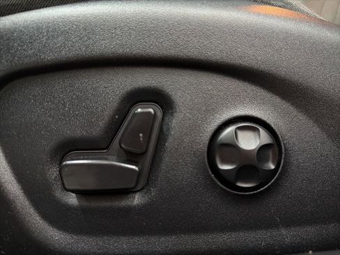 Used 2016 Chrysler 200 S FWD image 28
