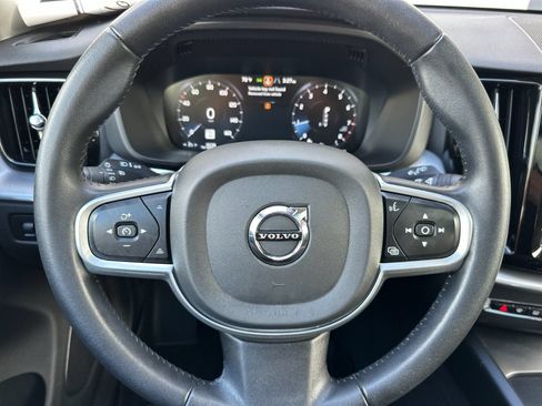 Used 2019 Volvo XC60 T6 Momentum w/ Multimedia Package AWD/4WD image 26