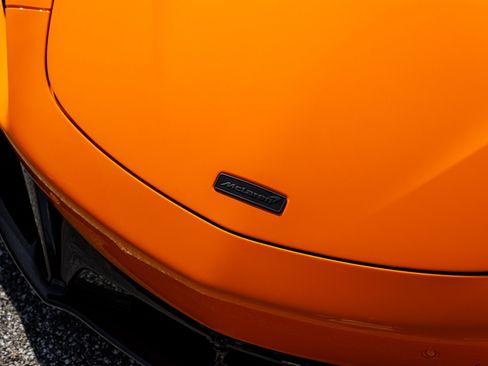 Used 2025 McLaren Artura image 11