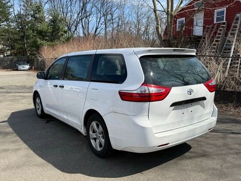 Used 2017 Toyota Sienna L image 3