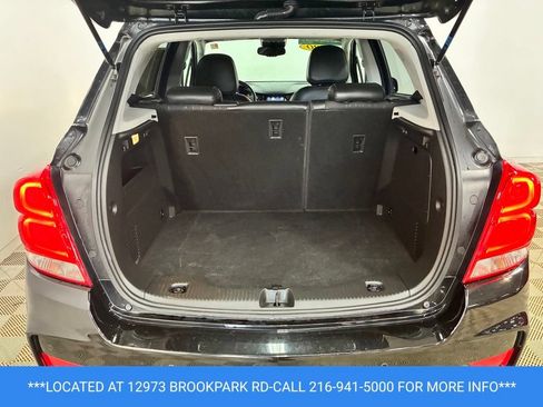 Used 2020 Chevrolet Trax LT w/ Sun & Sound Package AWD/4WD image 18