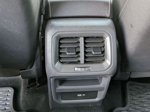 Used 2022 Volkswagen Taos SE FWD image 29