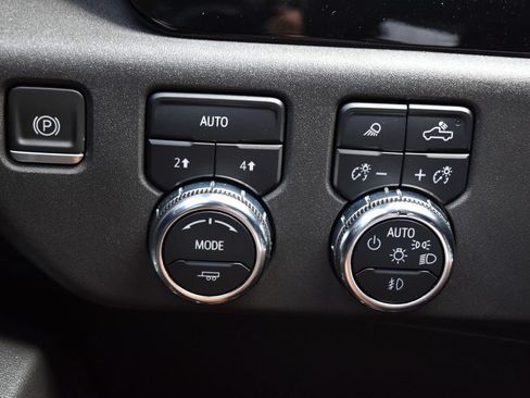 Used 2023 GMC Sierra 1500 Elevation w/ Elevation Premium Package AWD/4WD image 29