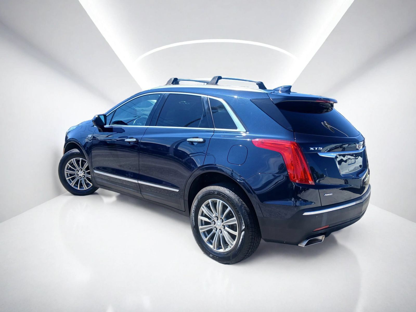 Used 2017 Cadillac XT5 Luxury w/ Driver Awareness Package AWD/4WD image 4