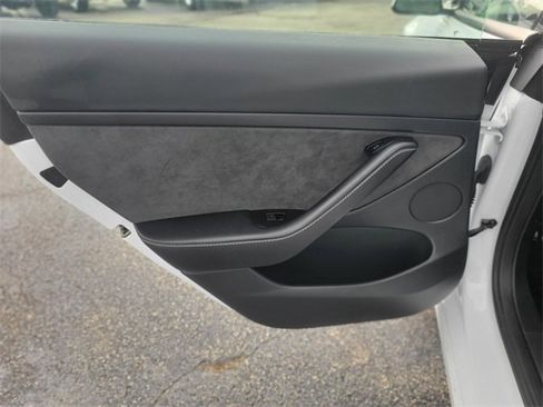 Used 2023 Tesla Model 3 Standard Range image 14