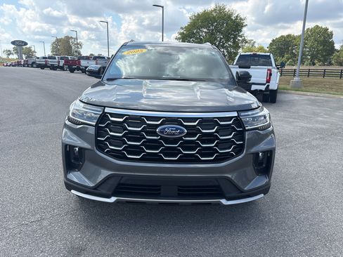 Certified 2025 Ford Explorer Platinum RWD image 2