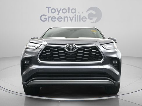 Used 2022 Toyota Highlander Platinum FWD image 24