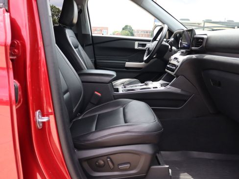 Used 2023 Ford Explorer XLT w/ Equipment Group 202A image 15