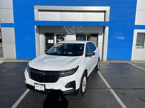 Used 2022 Chevrolet Equinox LS w/ LS Convenience Package image 2