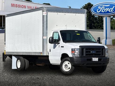 Used 2019 Ford E-450 and Econoline 450 Super Duty w/ Power Windows & Locks Group RWD image 2
