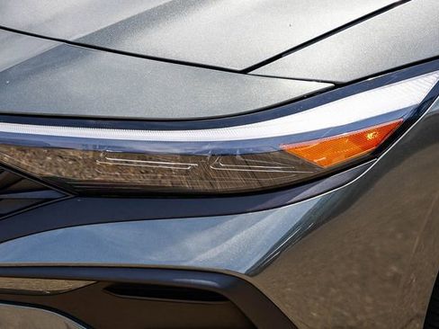 Certified 2025 Hyundai Elantra SEL FWD image 8
