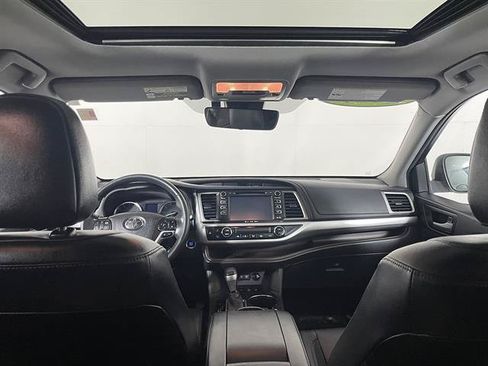 Certified 2017 Toyota Highlander XLE AWD/4WD image 12
