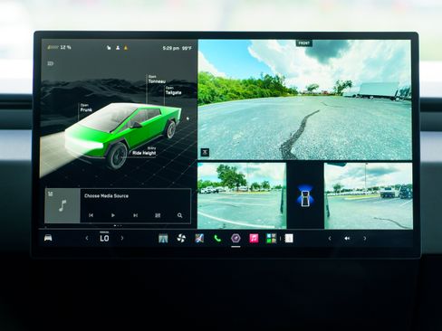 Used 2025 Tesla Cybertruck AWD Crew Cab image 29